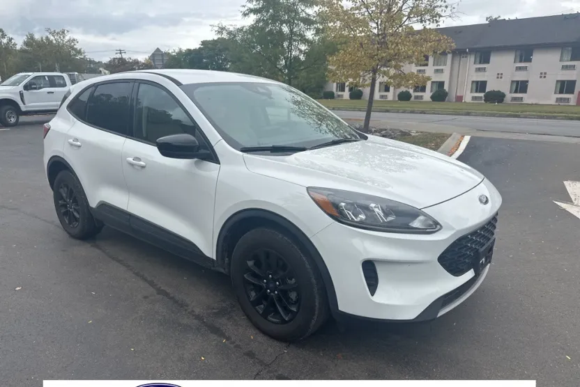 2020 Ford Escape SE Sport Hybrid photo 1
