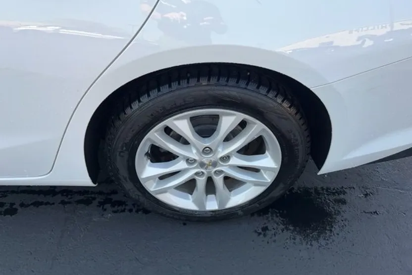 2016 Chevrolet Malibu 1LT photo 1