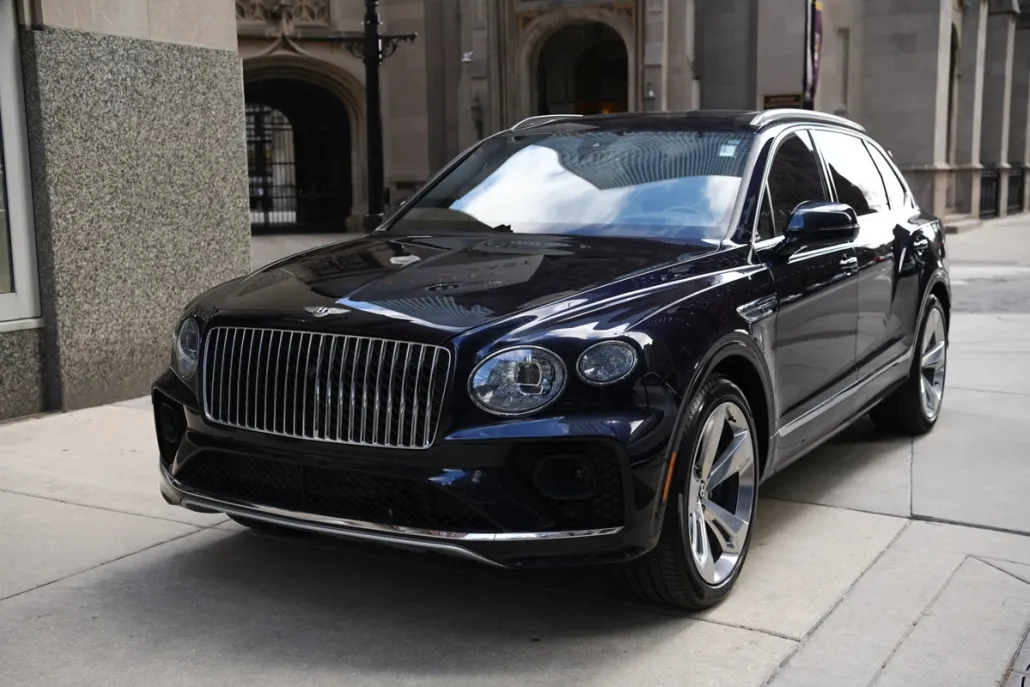 2023 Bentley Bentayga EWB V8 photo 1