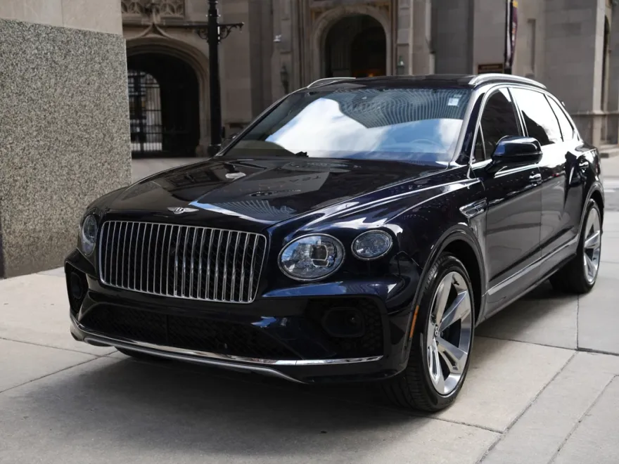 2023 Bentley Bentayga EWB V8 photo 1
