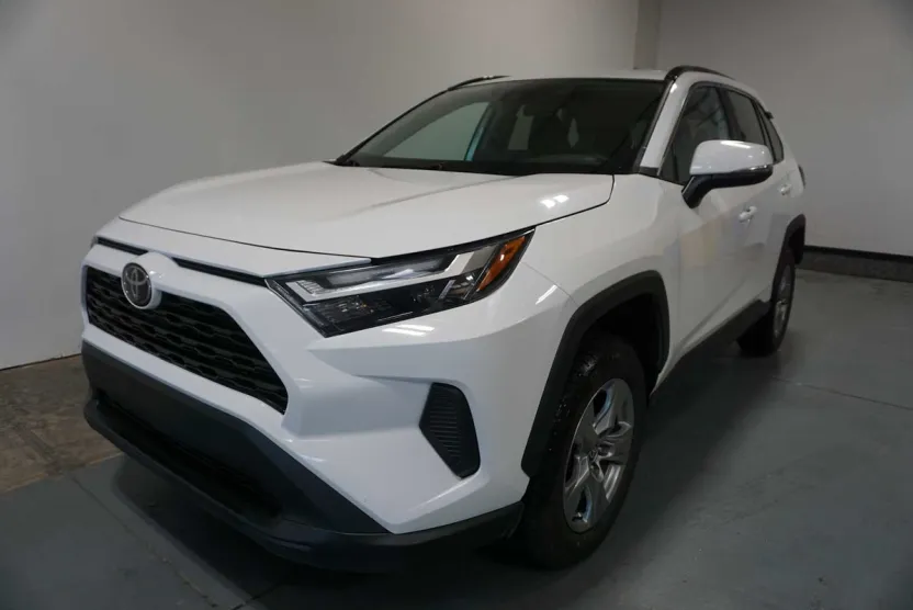 2024 Toyota RAV4 XLE photo 1