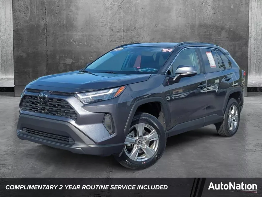 2024 Toyota RAV4 XLE photo 1
