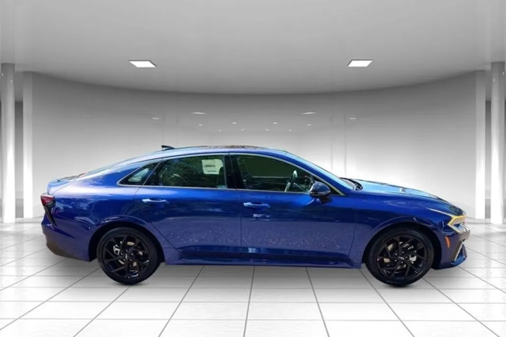 2026 Kia K5 GT-Line photo 1