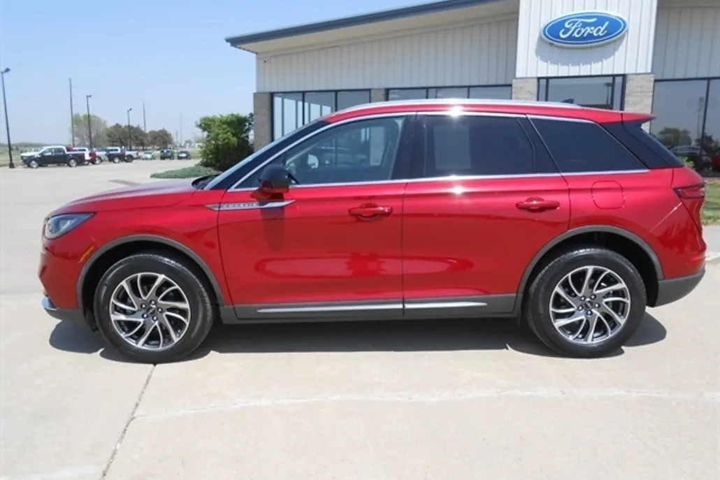 2021 Lincoln Corsair Standard photo 1
