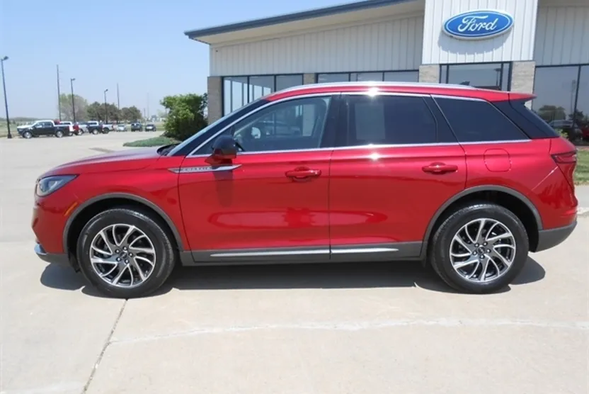 2021 Lincoln Corsair Standard photo 1
