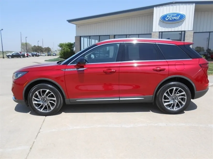 2021 Lincoln Corsair Standard photo 1