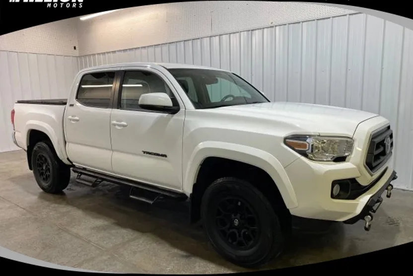 2022 Toyota Tacoma Double Cab SR5 photo 1