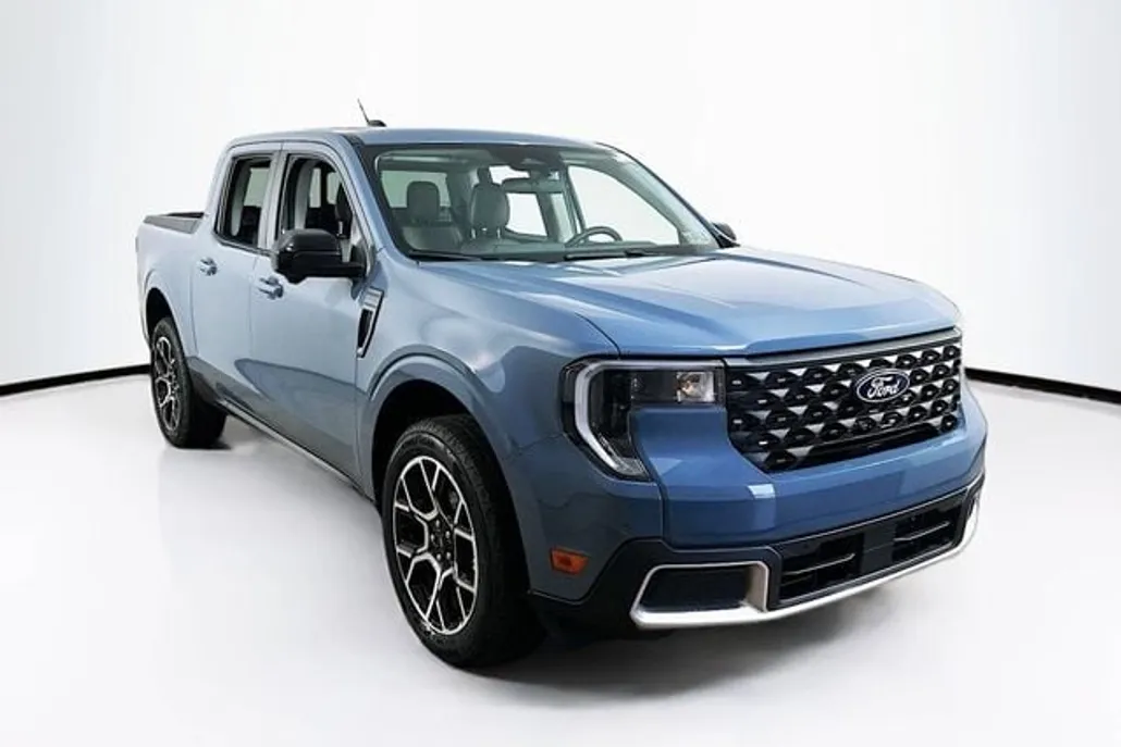 2025 Ford Maverick Lariat photo 1