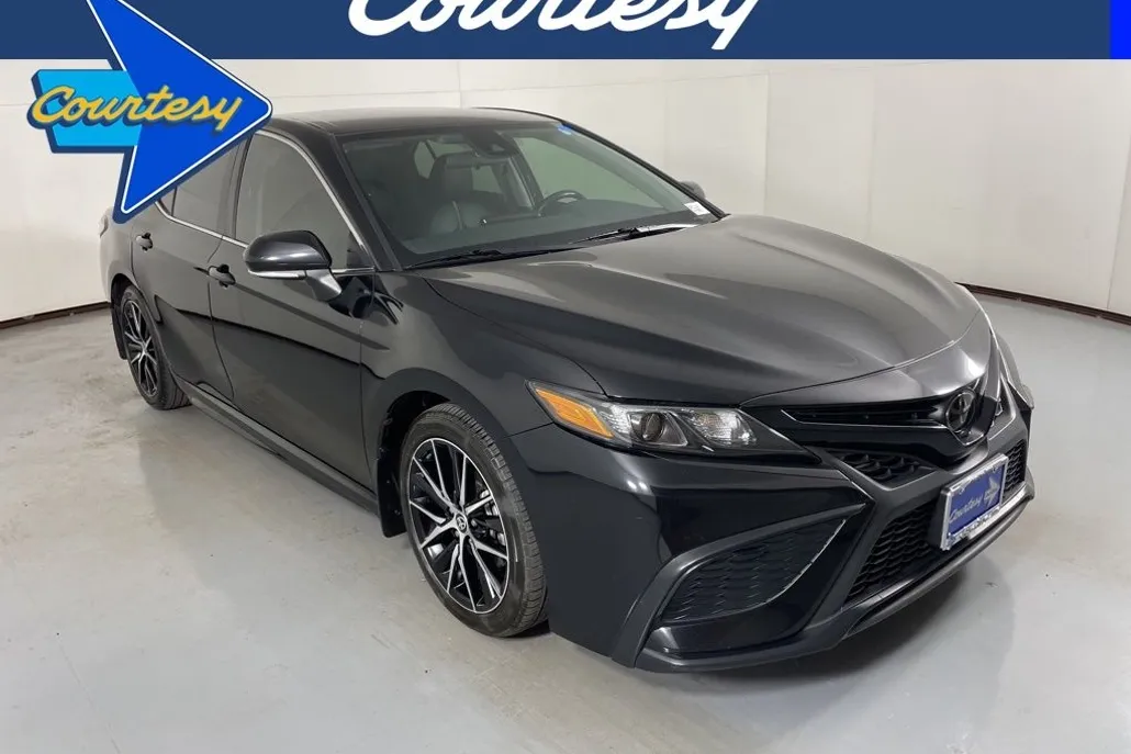 2023 Toyota Camry SE photo 1