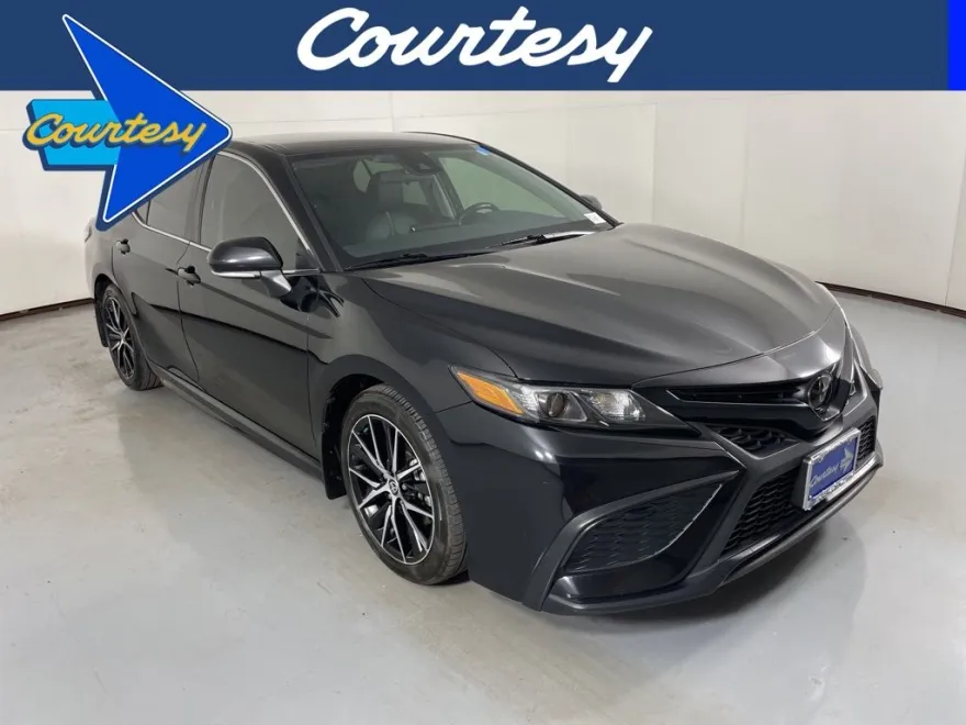 2023 Toyota Camry SE photo 1