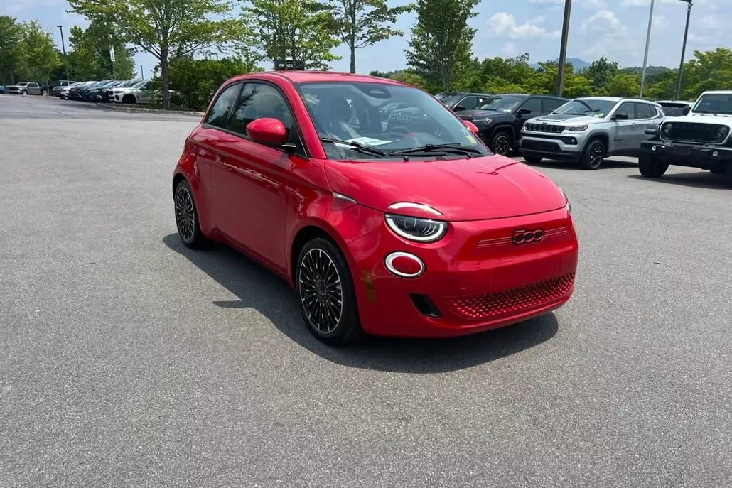2024 Fiat 500e Red photo 1
