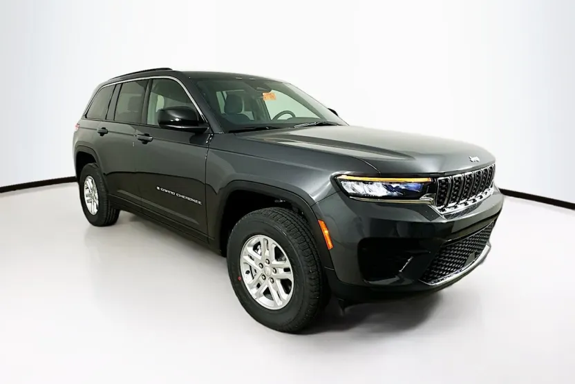 2025 Jeep Grand Cherokee Laredo photo 1