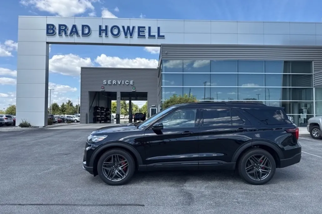 2025 Ford Explorer ST photo 1