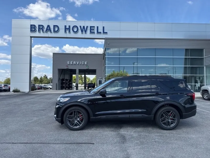2025 Ford Explorer ST photo 1