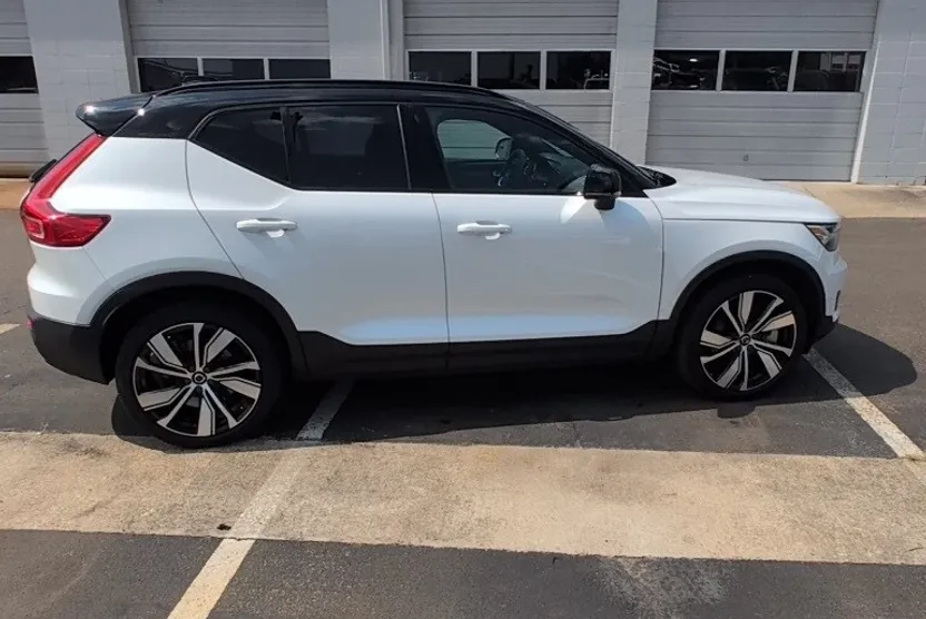 2022 Volvo XC40 Recharge P8 Plus photo 1