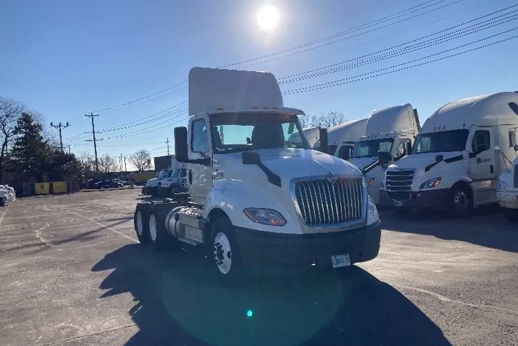 2018 International LT625 LT photo 1