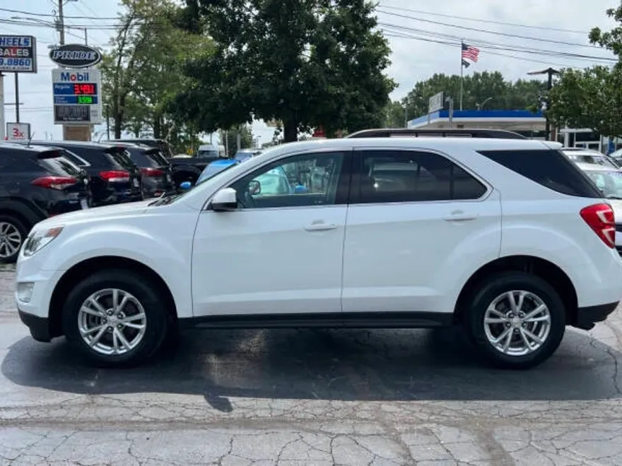 2016 Chevrolet Equinox LT photo 1