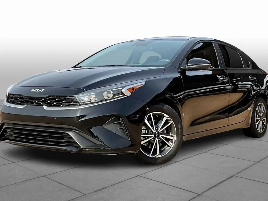 2022 Kia Forte LXS photo 1