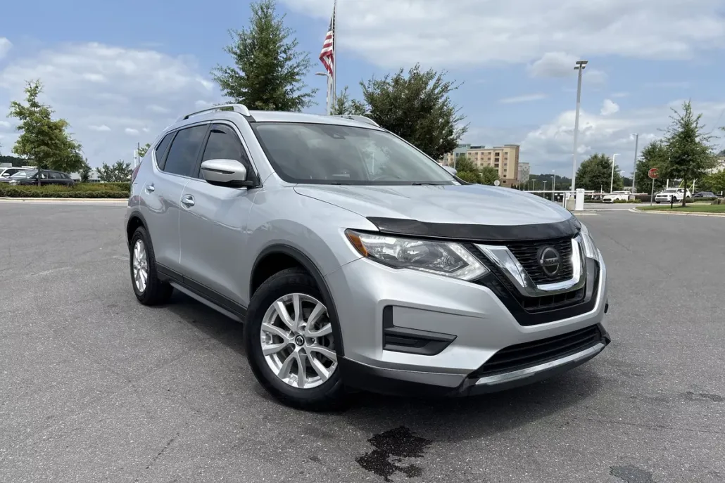 2019 Nissan Rogue SV photo 1