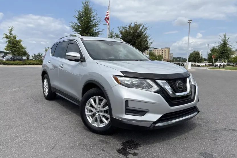 2019 Nissan Rogue SV photo 1