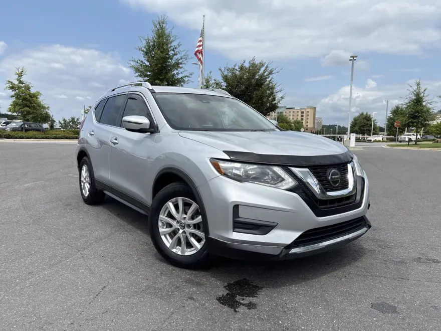 2019 Nissan Rogue SV photo 1