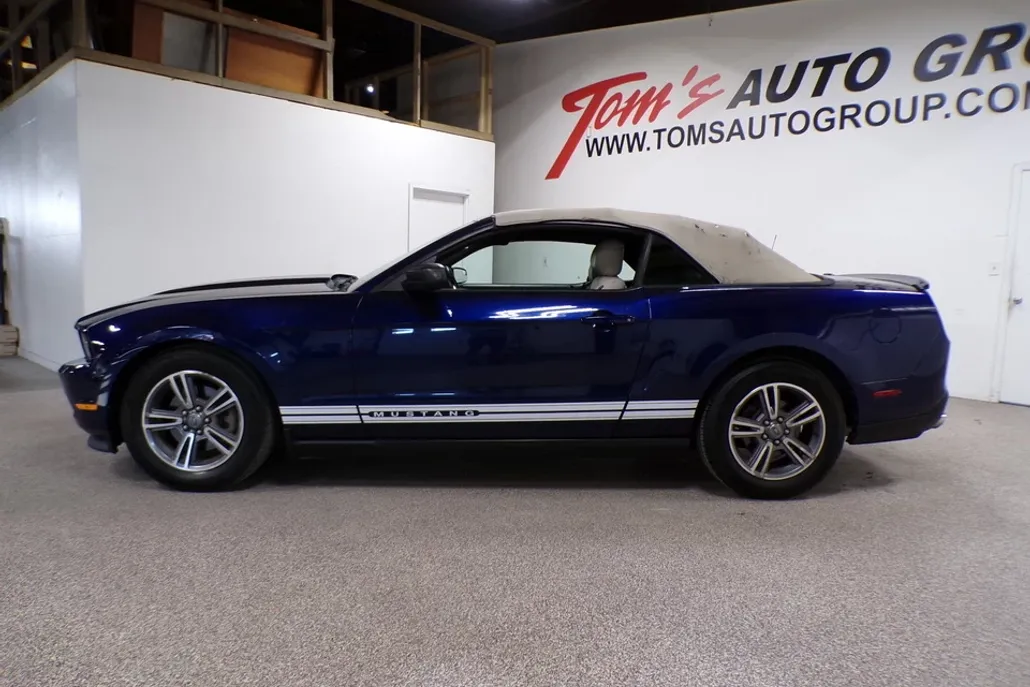 2012 Ford Mustang V6 Premium photo 1