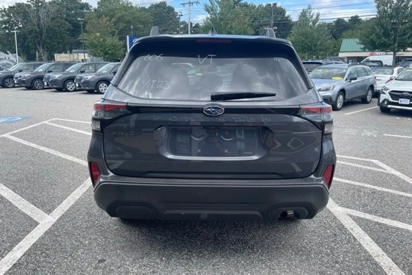 2025 Subaru Forester Premium photo 1