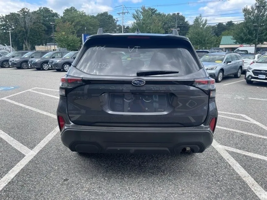 2025 Subaru Forester Premium photo 1