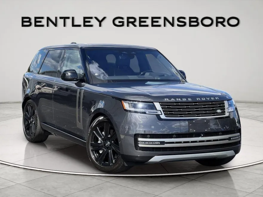 2023 Land Rover Range Rover SE photo 1