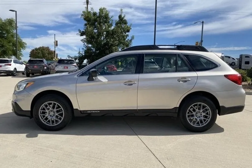 2016 Subaru Outback 2.5i photo 1