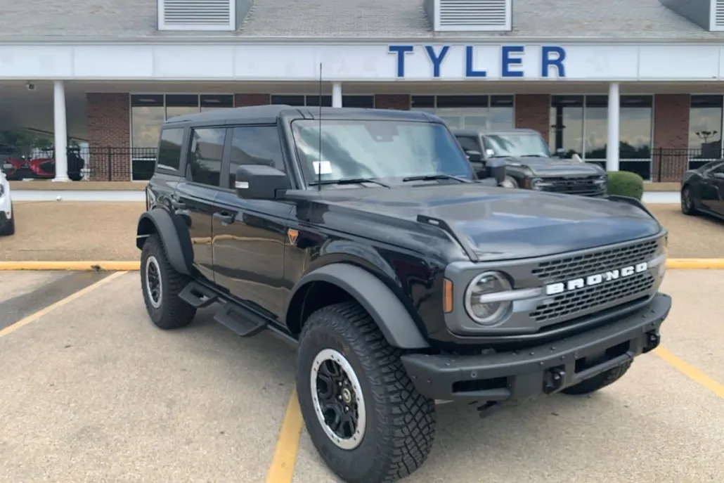 2024 Ford Bronco Badlands photo 1