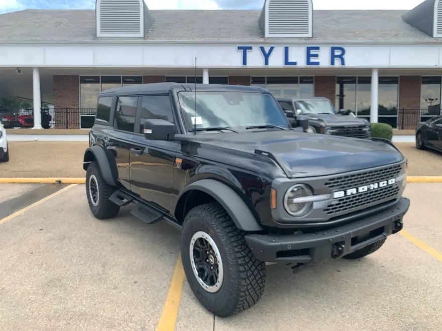 2024 Ford Bronco Badlands photo 1