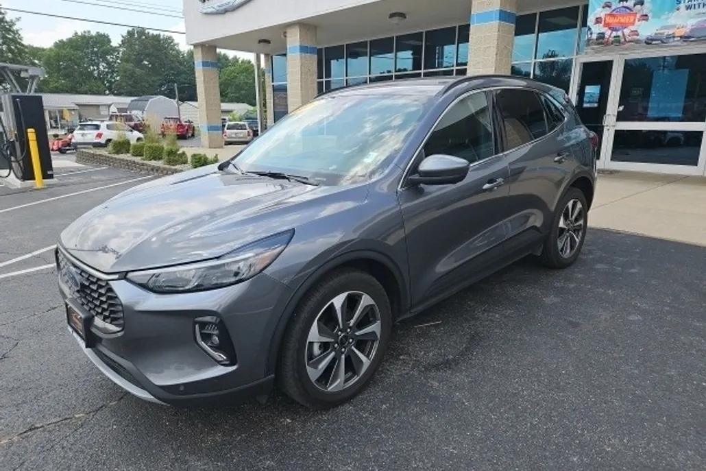 2023 Ford Escape Platinum photo 1