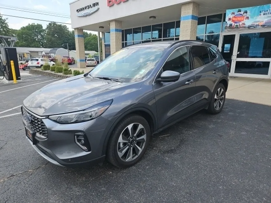 2023 Ford Escape Platinum photo 1