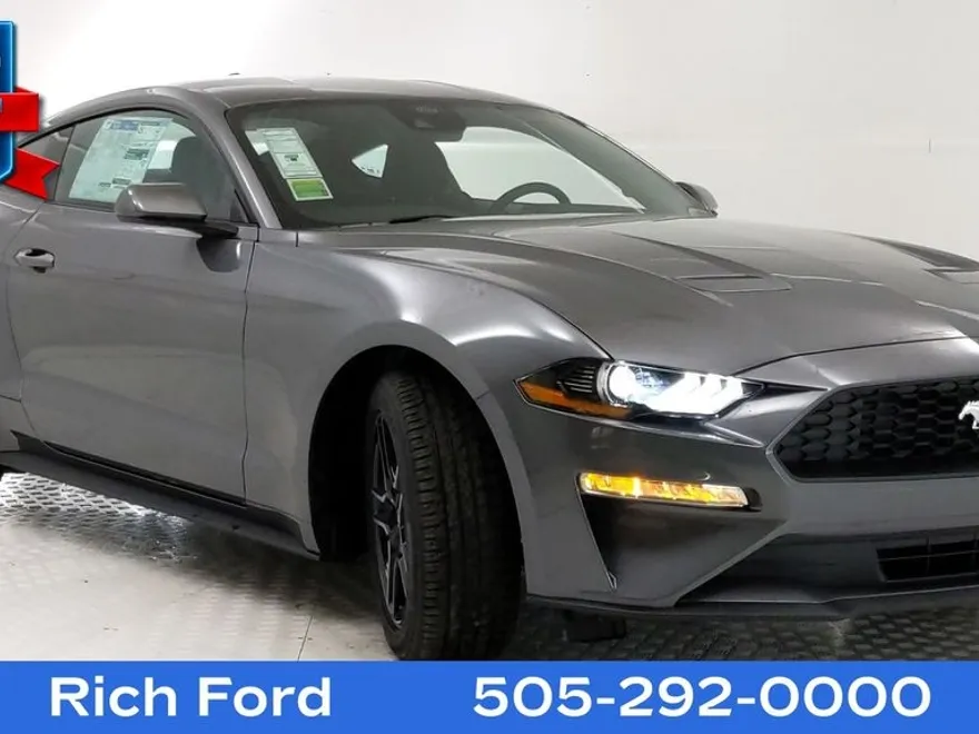 2022 Ford Mustang photo 1