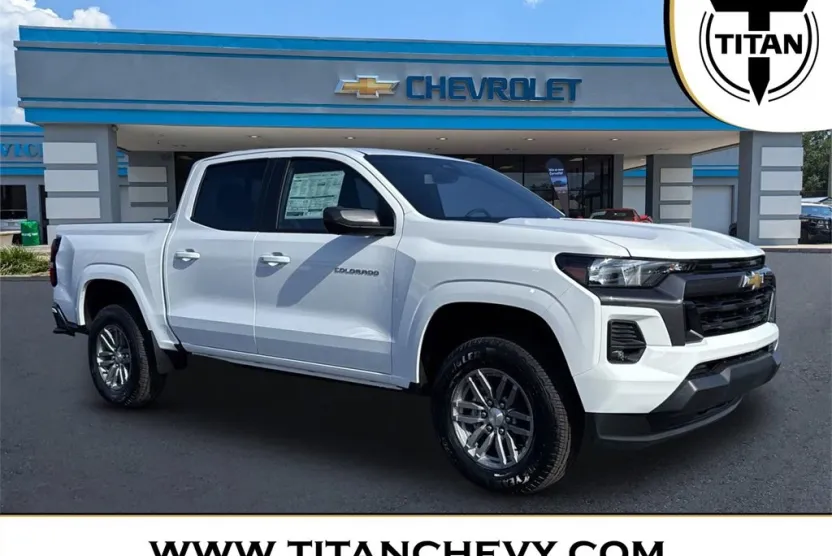 2024 Chevrolet Colorado LT photo 1