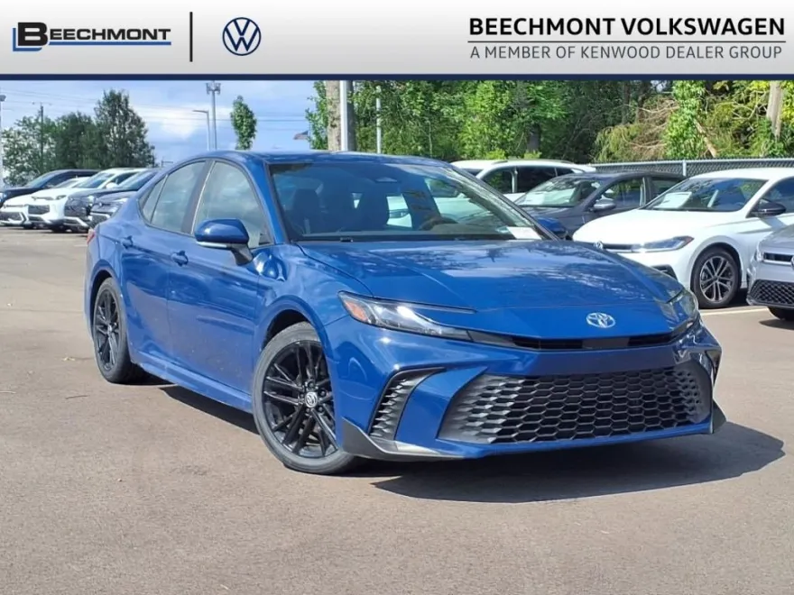 2025 Toyota Camry SE photo 1