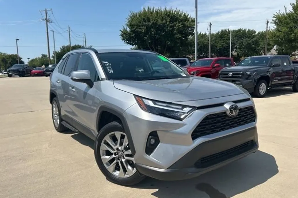 2024 Toyota RAV4 XLE Premium photo 1