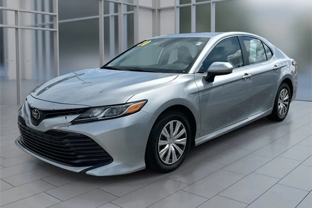 2020 Toyota Camry L photo 1