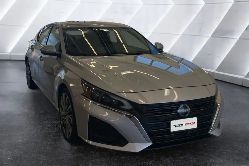 2024 Nissan Altima 2.5 SL photo 1