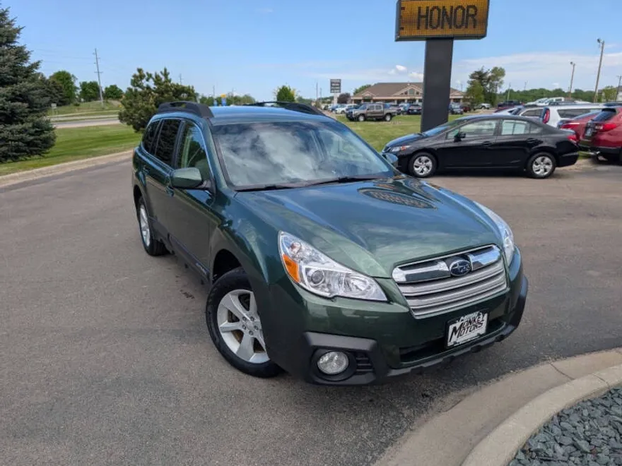 2013 Subaru Outback 2.5i Premium photo 1