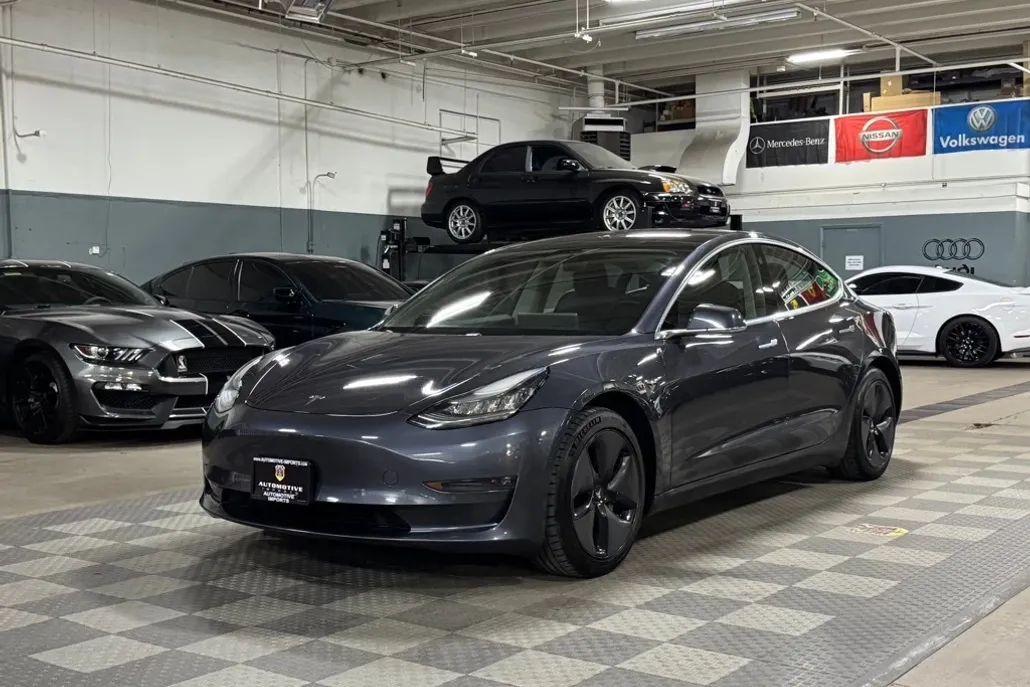 2018 Tesla Model 3 Long Range photo 1