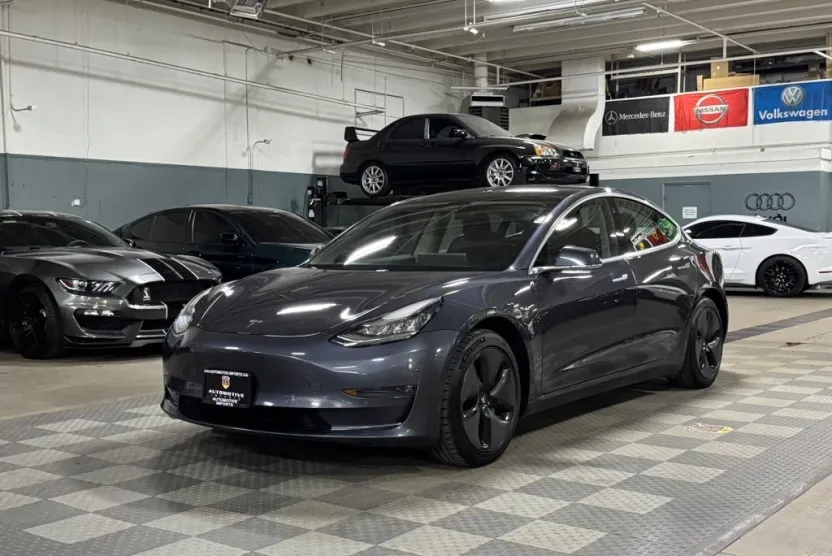 2018 Tesla Model 3 Long Range photo 1