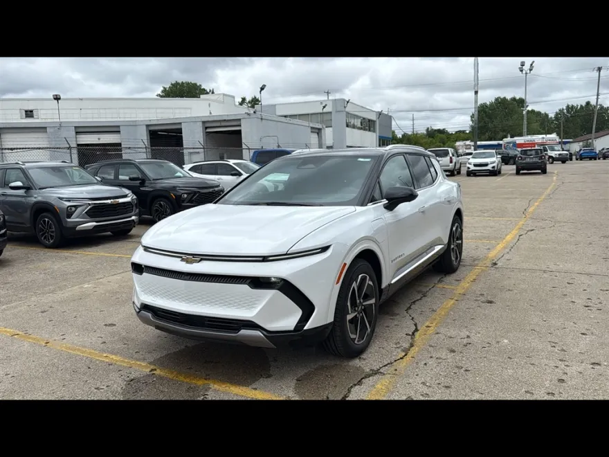 2025 Chevrolet Equinox EV 1LT photo 1