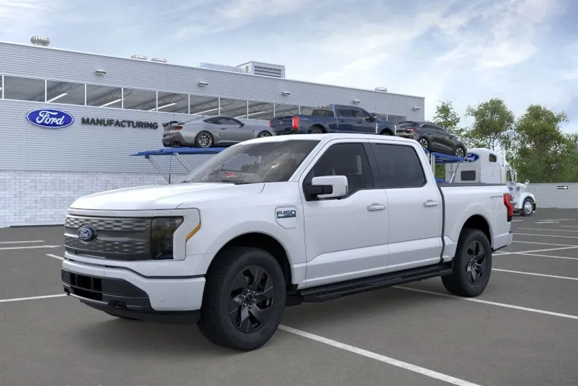 2025 Ford F-150 Lightning Lariat photo 1