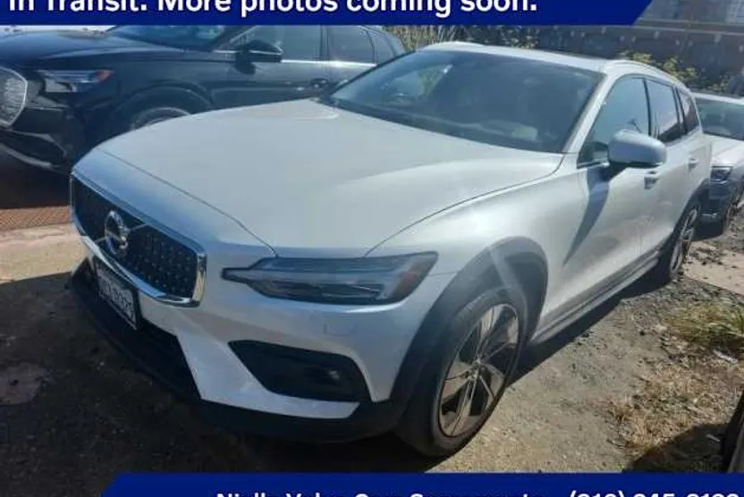 2022 Volvo V60 Cross Country T5 AWD photo 1