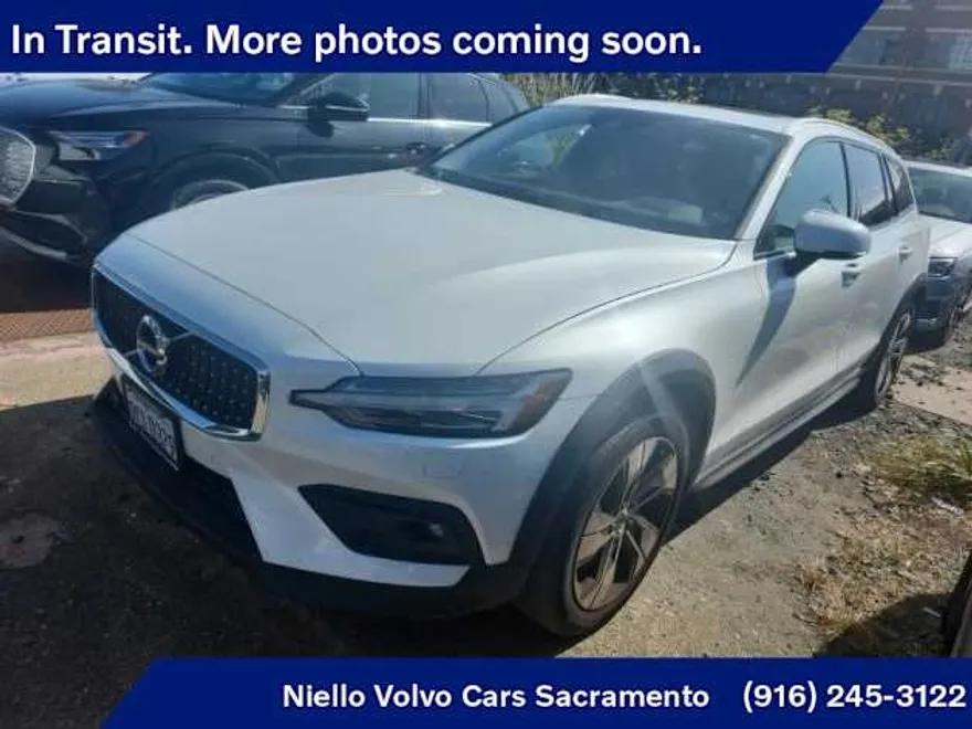 2022 Volvo V60 Cross Country T5 AWD photo 1