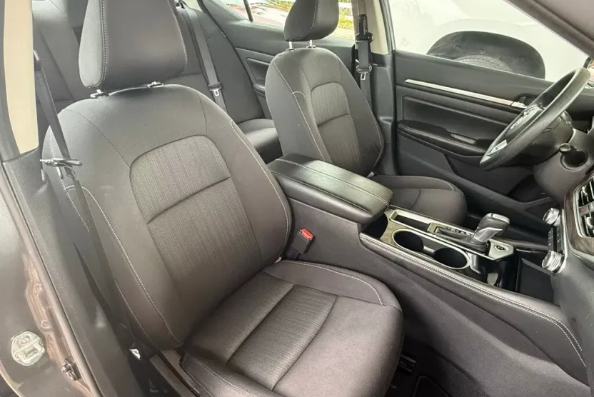 2023 Nissan Altima 2.5 SV photo 1