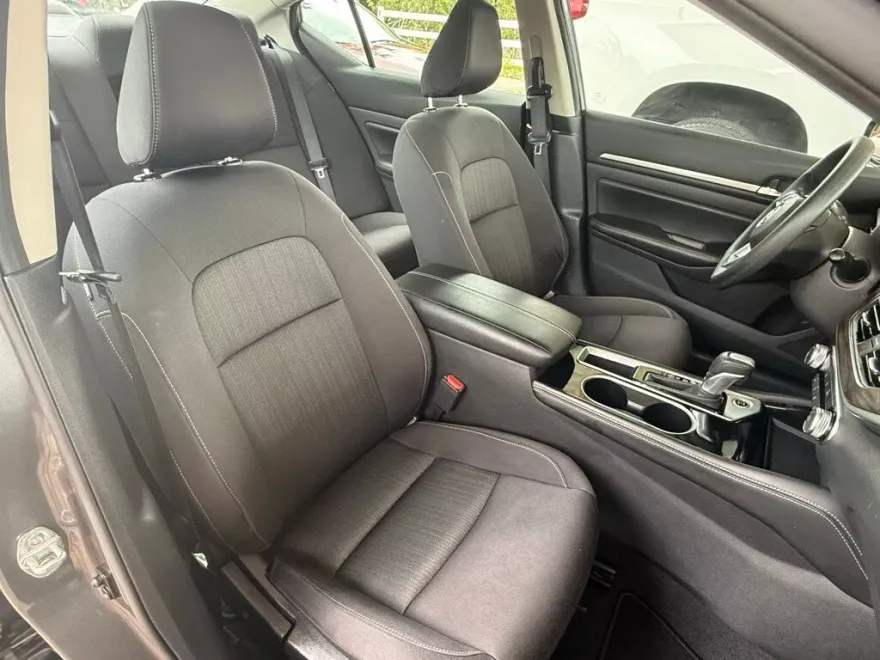 2023 Nissan Altima 2.5 SV photo 1