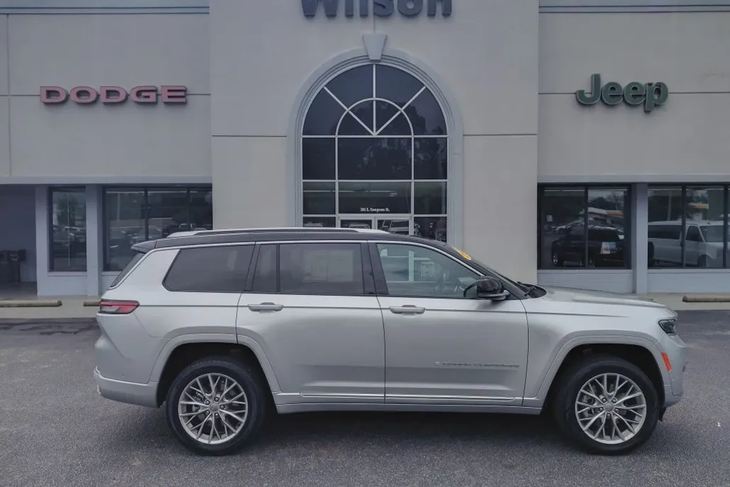 2022 Jeep Grand Cherokee L Summit photo 1